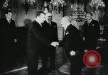 Standbild anti-kommunistischen Demonstrationen in Europa Osteuropa, 1956, aus Sekunde 36 historischem Filmmaterial Videoclip 65675066495