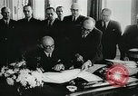 Standbild anti-kommunistischen Demonstrationen in Europa Osteuropa, 1956, aus Sekunde 40 historischem Filmmaterial Videoclip 65675066495