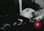Standbild anti-kommunistischen Demonstrationen in Europa Osteuropa, 1956, aus Sekunde 58 historischem Filmmaterial Videoclip 65675066495