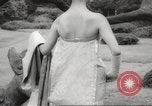 Standbild verwestlicht Kimonos Japan, 1958, aus Sekunde 21 historischem Filmmaterial Videoclip 65675066503