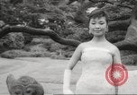 Standbild verwestlicht Kimonos Japan, 1958, aus Sekunde 25 historischem Filmmaterial Videoclip 65675066503