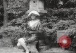 Standbild verwestlicht Kimonos Japan, 1958, aus Sekunde 31 historischem Filmmaterial Videoclip 65675066503