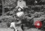 Standbild verwestlicht Kimonos Japan, 1958, aus Sekunde 32 historischem Filmmaterial Videoclip 65675066503