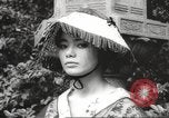 Standbild verwestlicht Kimonos Japan, 1958, aus Sekunde 33 historischem Filmmaterial Videoclip 65675066503