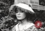 Standbild verwestlicht Kimonos Japan, 1958, aus Sekunde 35 historischem Filmmaterial Videoclip 65675066503