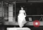 Standbild verwestlicht Kimonos Japan, 1958, aus Sekunde 37 historischem Filmmaterial Videoclip 65675066503
