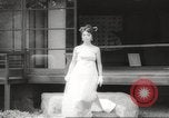 Standbild verwestlicht Kimonos Japan, 1958, aus Sekunde 40 historischem Filmmaterial Videoclip 65675066503