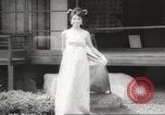 Standbild verwestlicht Kimonos Japan, 1958, aus Sekunde 42 historischem Filmmaterial Videoclip 65675066503