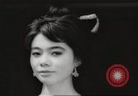 Standbild verwestlicht Kimonos Japan, 1958, aus Sekunde 44 historischem Filmmaterial Videoclip 65675066503