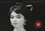 Standbild verwestlicht Kimonos Japan, 1958, aus Sekunde 45 historischem Filmmaterial Videoclip 65675066503