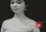 Standbild verwestlicht Kimonos Japan, 1958, aus Sekunde 46 historischem Filmmaterial Videoclip 65675066503