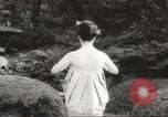 Standbild verwestlicht Kimonos Japan, 1958, aus Sekunde 62 historischem Filmmaterial Videoclip 65675066503