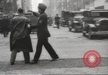 Standbild Fußgänger New York City USA, 1933, aus Sekunde 13 historischem Filmmaterial Videoclip 65675066514