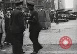 Standbild Fußgänger New York City USA, 1933, aus Sekunde 16 historischem Filmmaterial Videoclip 65675066514