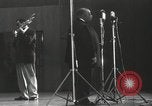Image Jimmy Rushing effectuant sur scène avec son combo Allemagne, 1960, de la seconde 17 séquences d'archives historiques vidéo 65675066556