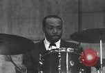 Image Jimmy Rushing effectuant sur scène avec son combo Allemagne, 1960, de la seconde 33 séquences d'archives historiques vidéo 65675066556