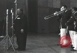 Image Jimmy Rushing effectuant sur scène avec son combo Allemagne, 1960, de la seconde 36 séquences d'archives historiques vidéo 65675066556