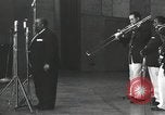Image Jimmy Rushing effectuant sur scène avec son combo Allemagne, 1960, de la seconde 38 séquences d'archives historiques vidéo 65675066556