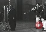 Image Jimmy Rushing effectuant sur scène avec son combo Allemagne, 1960, de la seconde 39 séquences d'archives historiques vidéo 65675066556
