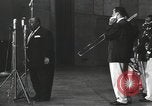 Image Jimmy Rushing effectuant sur scène avec son combo Allemagne, 1960, de la seconde 52 séquences d'archives historiques vidéo 65675066556