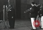 Image Jimmy Rushing effectuant sur scène avec son combo Allemagne, 1960, de la seconde 58 séquences d'archives historiques vidéo 65675066556