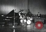 Immagine di Modern Jazz Quartet Germania, 1960, secondo 13 filmato di repertorio 65675066558