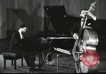 Immagine di Modern Jazz Quartet Germania, 1960, secondo 18 filmato di repertorio 65675066558