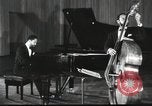 Immagine di Modern Jazz Quartet Germania, 1960, secondo 19 filmato di repertorio 65675066558
