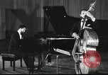 Immagine di Modern Jazz Quartet Germania, 1960, secondo 22 filmato di repertorio 65675066558