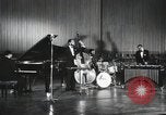 Immagine di Modern Jazz Quartet Germania, 1960, secondo 49 filmato di repertorio 65675066558