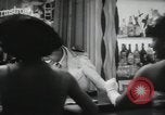 Standbild Louis Armstrong singt United States USA, 1943, aus Sekunde 38 historischem Filmmaterial Videoclip 65675066562