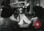 Standbild Louis Armstrong singt United States USA, 1943, aus Sekunde 42 historischem Filmmaterial Videoclip 65675066562