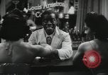 Standbild Louis Armstrong singt United States USA, 1943, aus Sekunde 48 historischem Filmmaterial Videoclip 65675066562