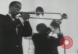 Standbild Louis Armstrong United States USA, 1960, aus Sekunde 25 historischem Filmmaterial Videoclip 65675066563