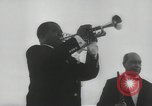 Standbild Louis Armstrong United States USA, 1960, aus Sekunde 27 historischem Filmmaterial Videoclip 65675066563