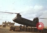 Standbild CH-47 Chinook Vietnam, 1969, aus Sekunde 24 historischem Filmmaterial Videoclip 65675066567