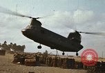 Standbild CH-47 Chinook Vietnam, 1969, aus Sekunde 29 historischem Filmmaterial Videoclip 65675066567