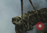 Standbild Munition laden Vietnam, 1969, aus Sekunde 12 historischem Filmmaterial Videoclip 65675066568
