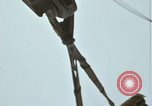 Standbild Munition laden Vietnam, 1969, aus Sekunde 17 historischem Filmmaterial Videoclip 65675066568