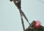 Standbild Munition laden Vietnam, 1969, aus Sekunde 19 historischem Filmmaterial Videoclip 65675066568