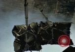 Standbild Munition laden Vietnam, 1969, aus Sekunde 24 historischem Filmmaterial Videoclip 65675066568