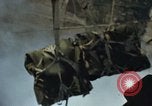Standbild Munition laden Vietnam, 1969, aus Sekunde 25 historischem Filmmaterial Videoclip 65675066568