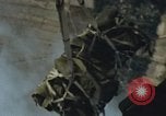 Standbild Munition laden Vietnam, 1969, aus Sekunde 27 historischem Filmmaterial Videoclip 65675066568