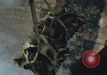 Standbild Munition laden Vietnam, 1969, aus Sekunde 28 historischem Filmmaterial Videoclip 65675066568