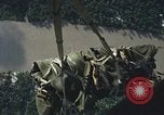 Standbild Munition laden Vietnam, 1969, aus Sekunde 33 historischem Filmmaterial Videoclip 65675066568