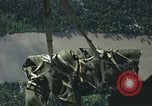 Standbild Munition laden Vietnam, 1969, aus Sekunde 35 historischem Filmmaterial Videoclip 65675066568