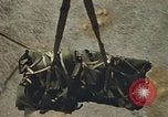 Standbild Munition laden Vietnam, 1969, aus Sekunde 49 historischem Filmmaterial Videoclip 65675066568