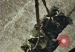 Standbild Munition laden Vietnam, 1969, aus Sekunde 57 historischem Filmmaterial Videoclip 65675066568