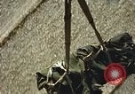 Standbild Munition laden Vietnam, 1969, aus Sekunde 59 historischem Filmmaterial Videoclip 65675066568