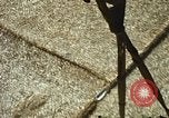 Standbild Munition laden Vietnam, 1969, aus Sekunde 62 historischem Filmmaterial Videoclip 65675066568
